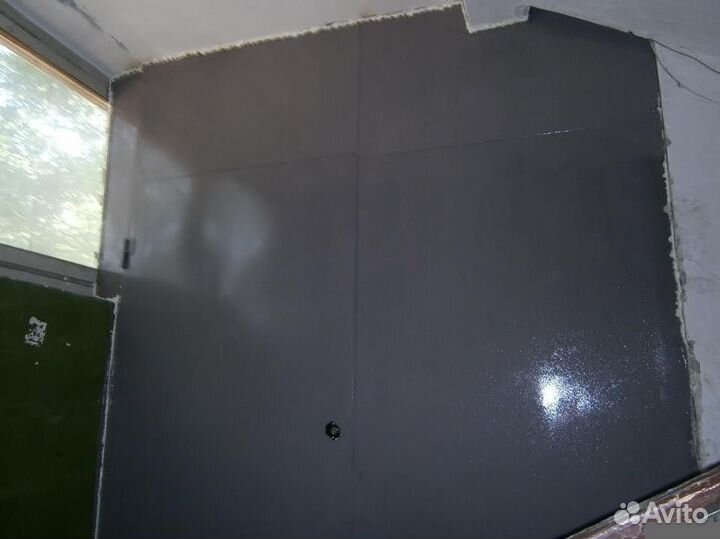 Кладовая с дверью между этажами стальная