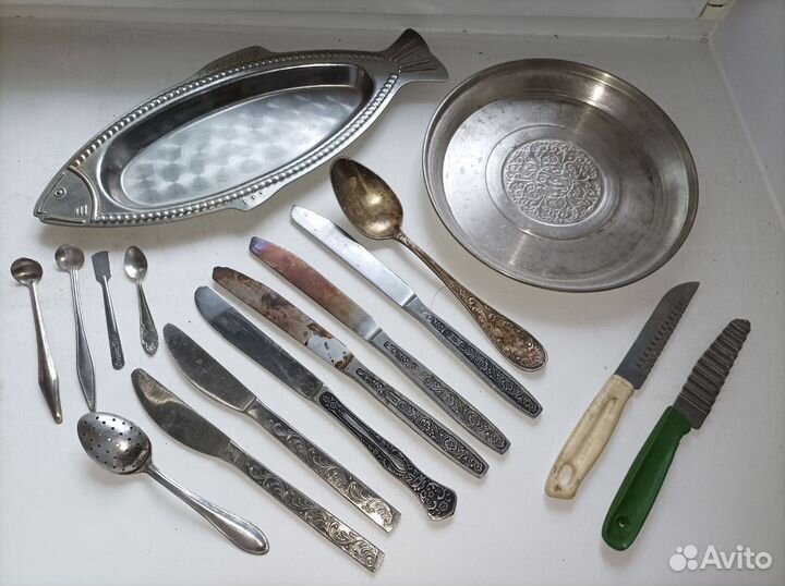 Ложки мельхиор,ножи,поднос