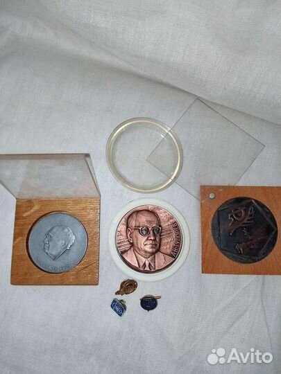 Медаль настольная, знаки Туполев