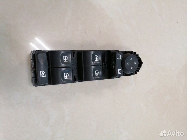 Блок стеклоподъемников Renault Fluence седан