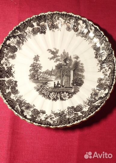 Антикварная фарфоровая тарелка