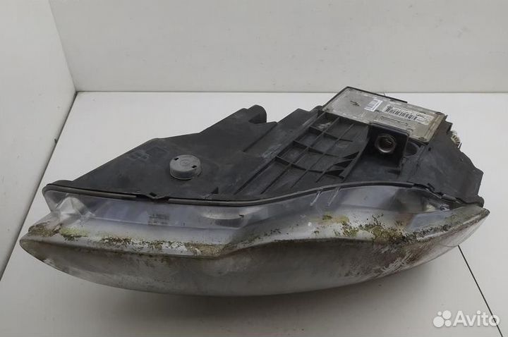 Фара правая Volkswagen Passat