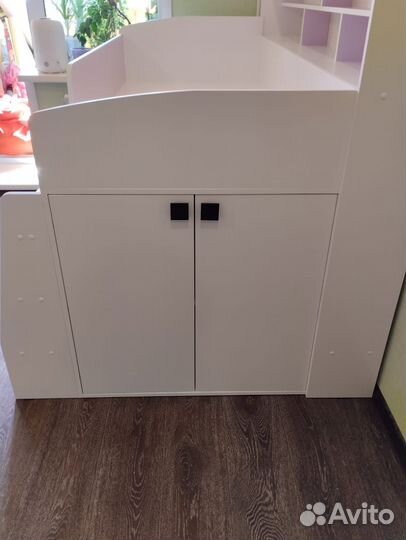 Детская кровать чердак со столом и шкафом