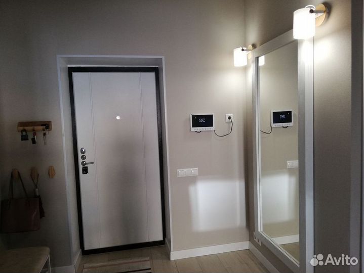 Зеркало в прихожую из массива