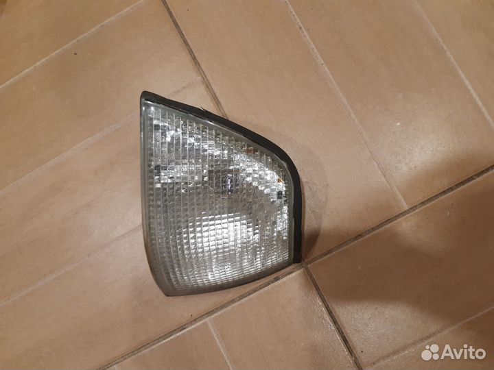 Продам передний поворотник на бмв