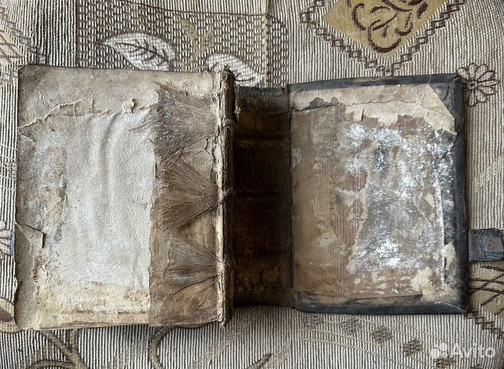 Коллекция старинных книг