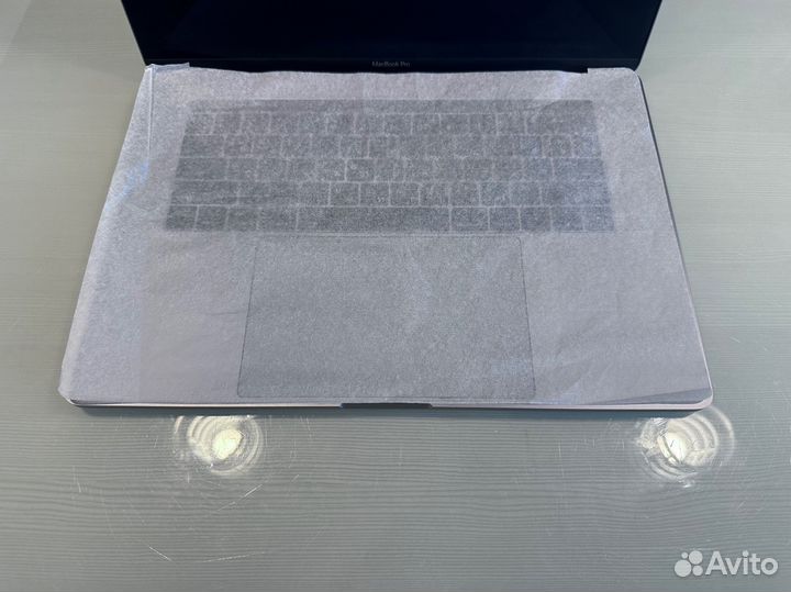 Macbook Pro 15 2017 core i7 2.9 16GB 512GB RP560