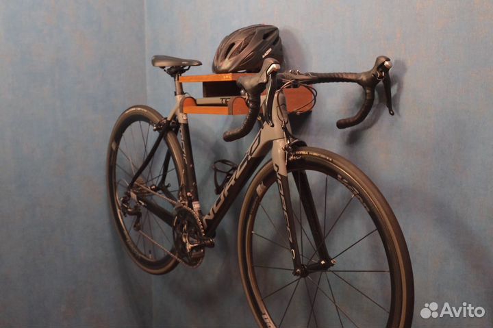 Крепление для велосипеда на стену из бука