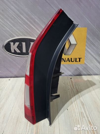 Фонарь задний Renault sandero Лев