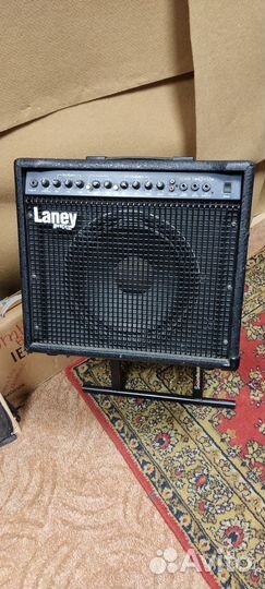 Гитарный комбоусилитель