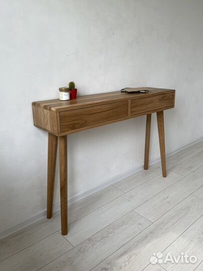 Консольный стол из массива дуба