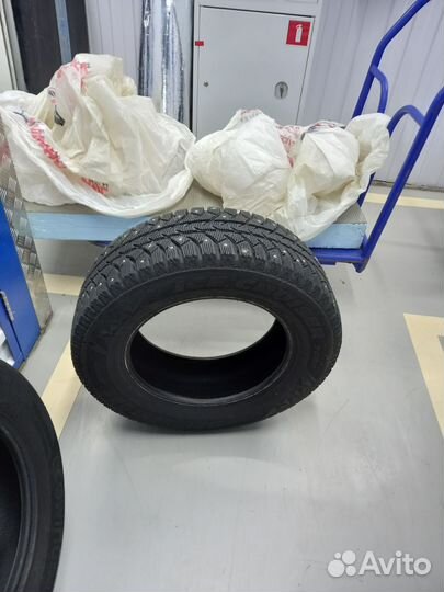Bridgestone Ice Cruiser 7000 205/65 R15