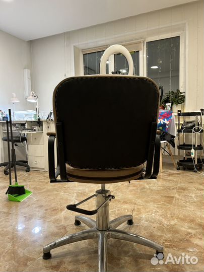 Парикмахерское кресло