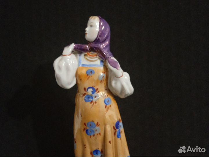 Фарфоровая статуэтка танцующая девушка дулево СССР