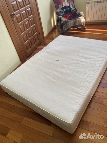 Итальянский журнальный столик и кровать