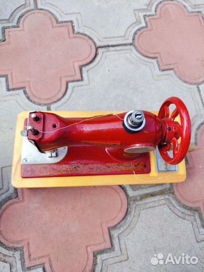 Детская швейная машинка