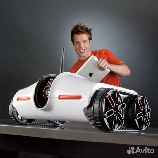 Танк Brookstone Rover