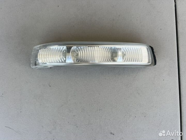 Повторитель поворота в зеркало Kia Mohave 1