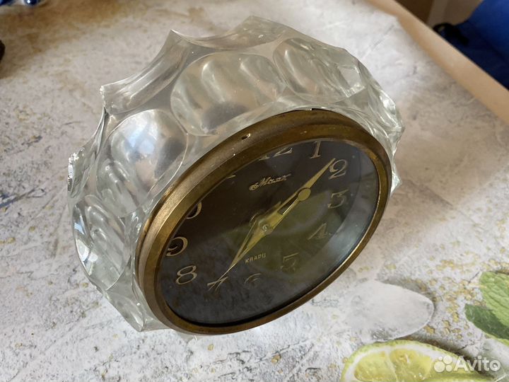 Настольные часы Маяк СССР стеклянные