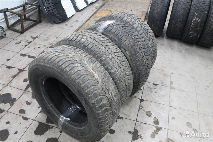 Bridgestone Blizzak Spike-01 275/65 R17 119T