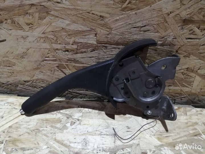 Рычаг стояночного тормоза Ручник Toyota Avensis 2