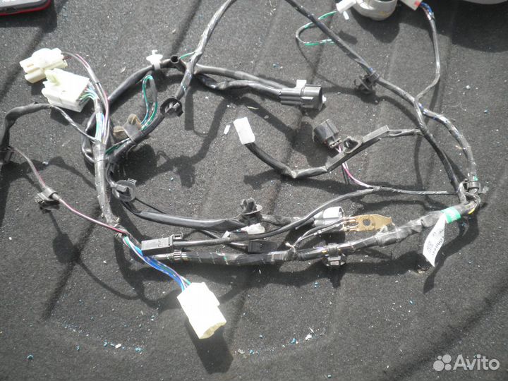 Коса двери багажника Mitsubishi PAjero Sport 2