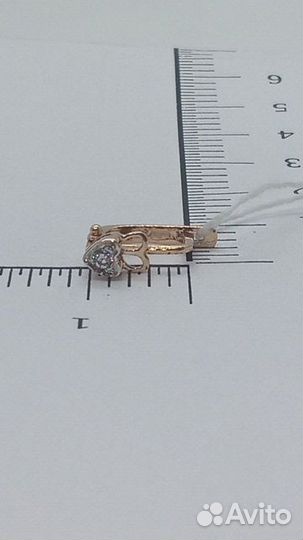 Золотые серьги с камнем