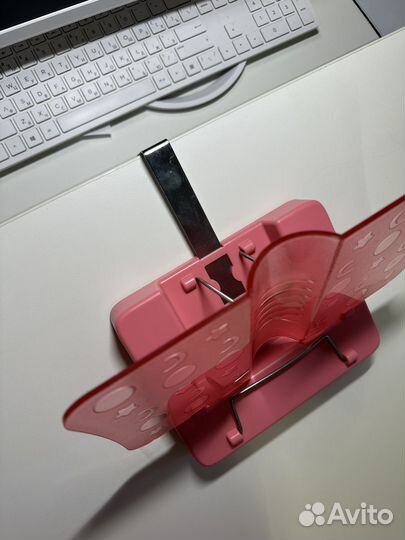 Подставка для книг с трафаретом