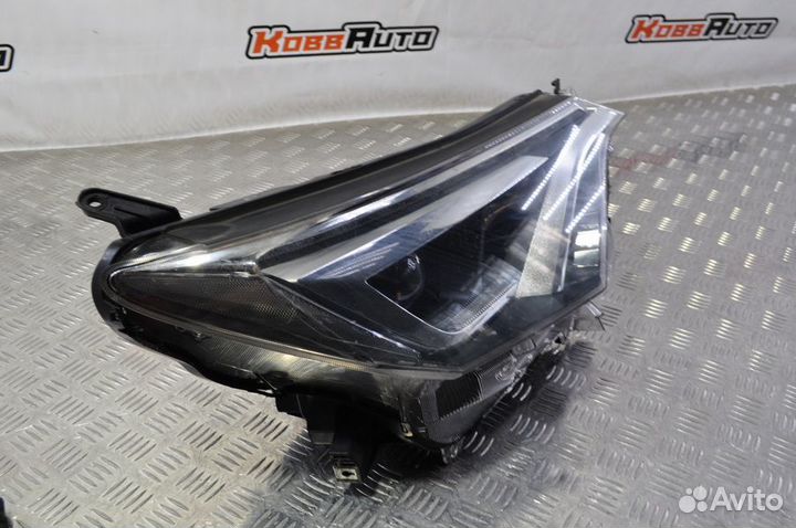 Б/У Б/У Фара передняя правая Toyota RAV4 XA40