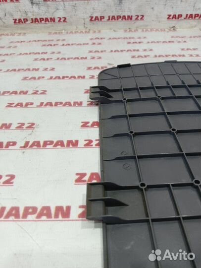 Пластик панели инструментов задний левый Toyota