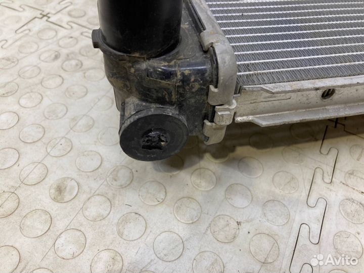 Радиатор охлаждения Лада Гранта 2011