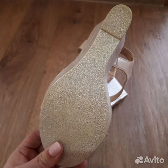 Продаю босоножки Ральф