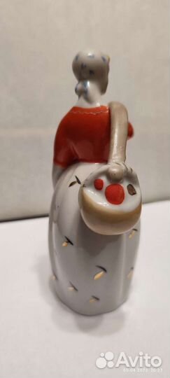 Статуэтка Девушка с коромыслом. зхк Полонное