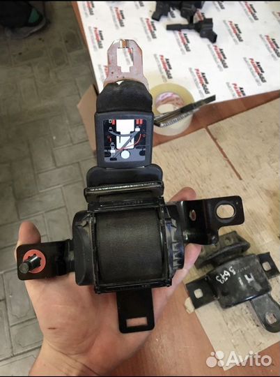 Ремень безопасности задний на kia venga 2010-2015