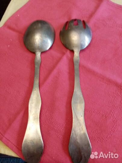 Столовые приборы-ножи-вилки