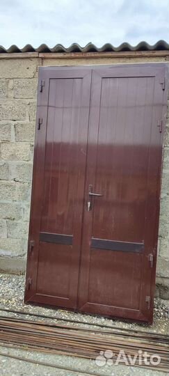 Двухстворчатые входные жел. двери