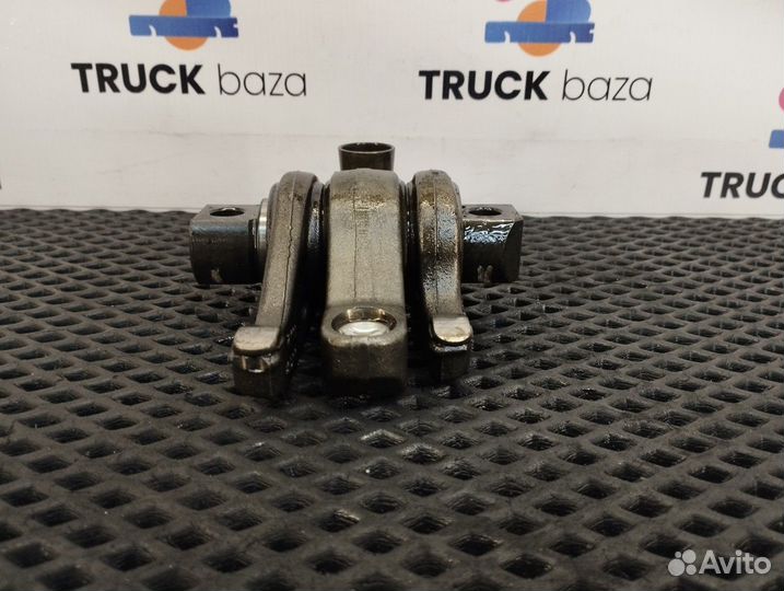 1895271 Вал рокеров