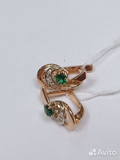 Золотые серьги с камнем