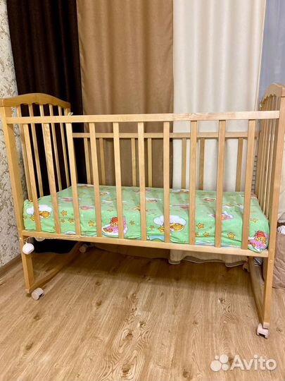 Детская кроватка с матрасом