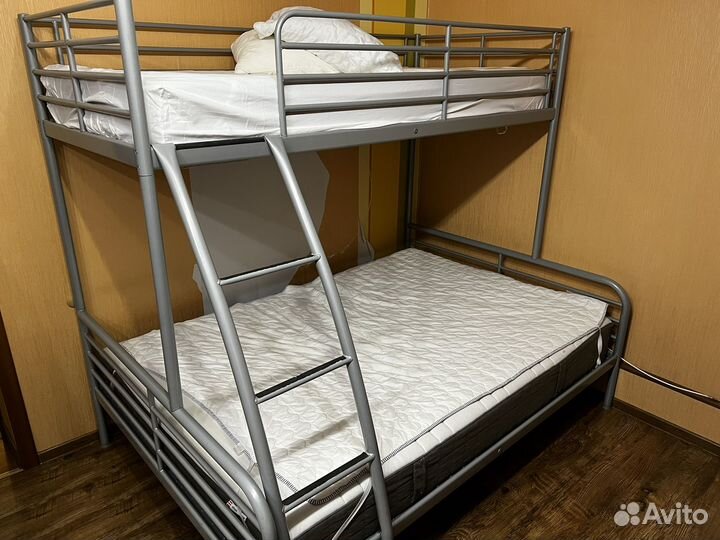 Кровать двухьярусная
