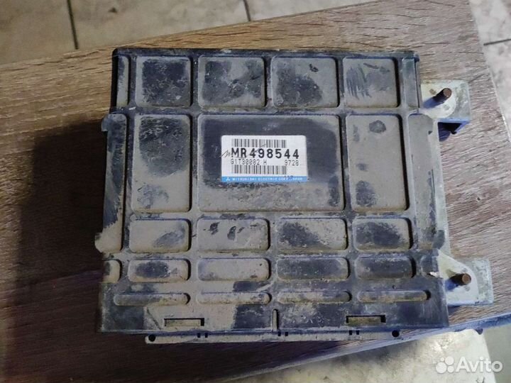 Блок управления mitsubishi MR498544