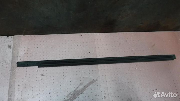 Накладка стекла заднего левого Chevrolet Aveo (T2