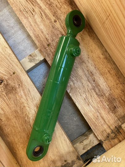 Джон Дир AXE46829 гидроцилиндр John Deere