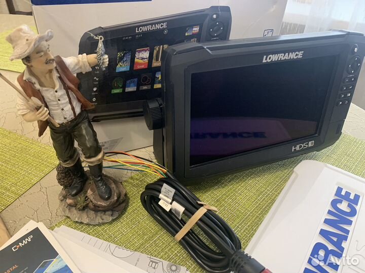 Lowrance HDS-9 Carbon