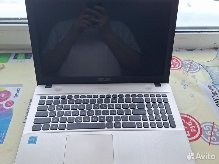 Ноутбук asus вместе с кабелем для вай фай