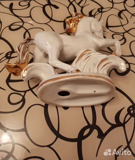 Фарфоровая статуэтка 