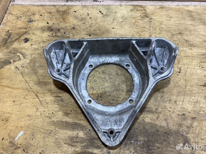 Кронштейн амортизатора VW Phaeton 1