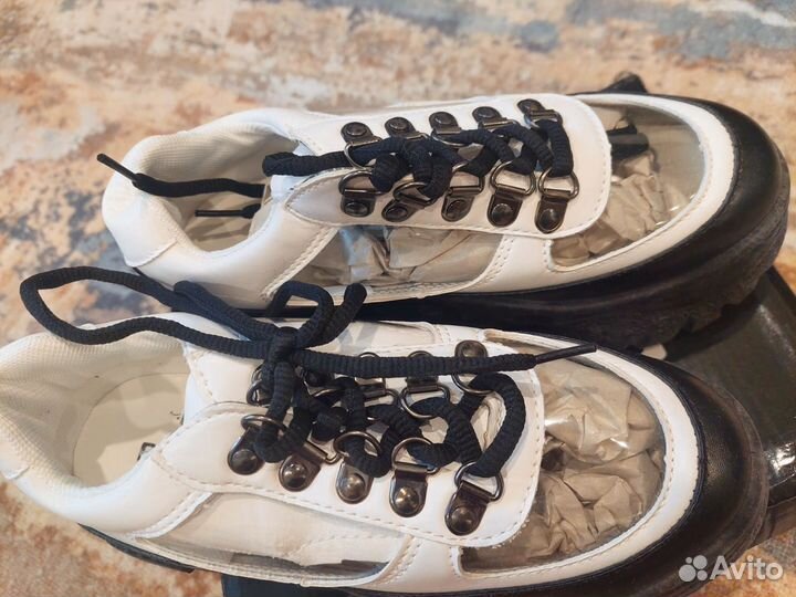 Кроссовки женские