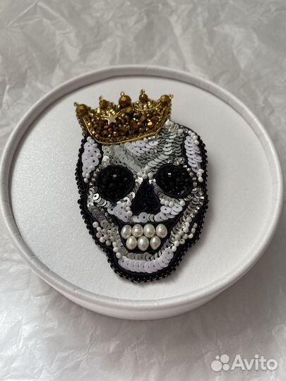 Череп брошь из бисера
