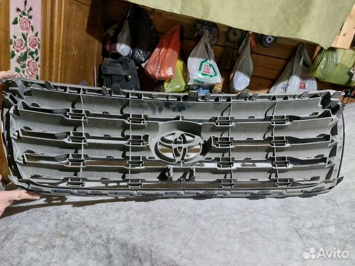 Решетка радиатора toyota land cruiser 200